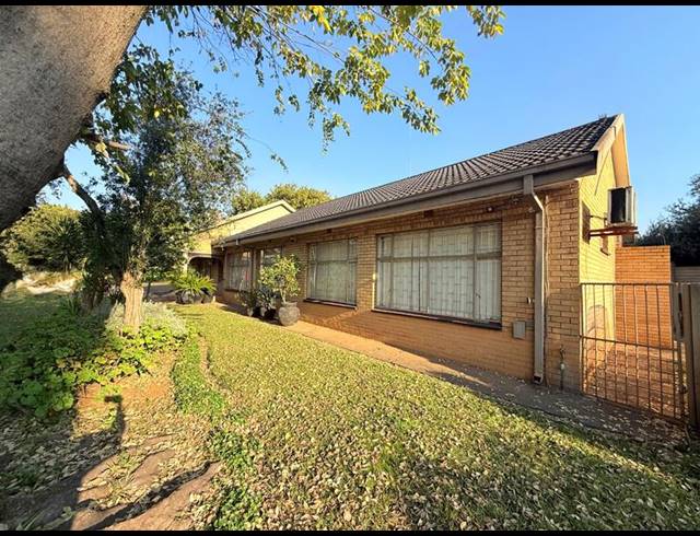 4 BEDROOM HOUSE FOR SALE IN FLORA GARDENS